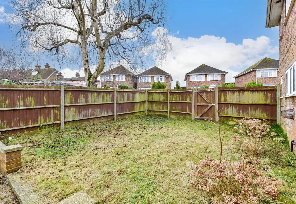 Side Garden - Adam Close, Coxheath, Maidstone, Kent - Wards of Kent