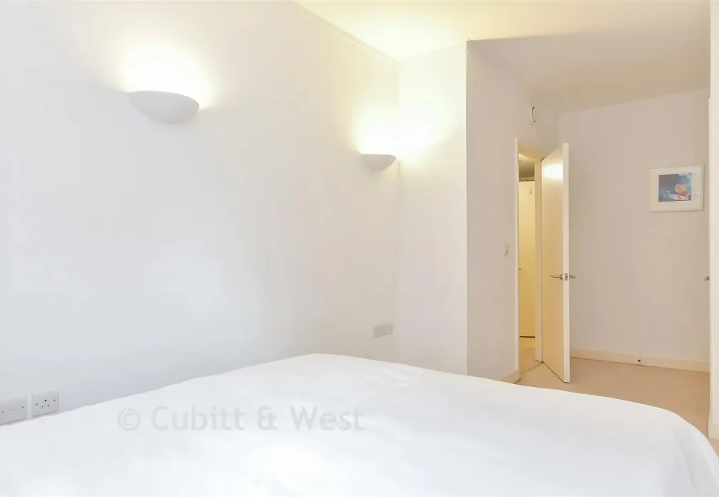 Bedroom - New England Street, Brighton, East Sussex - Wards of Kent