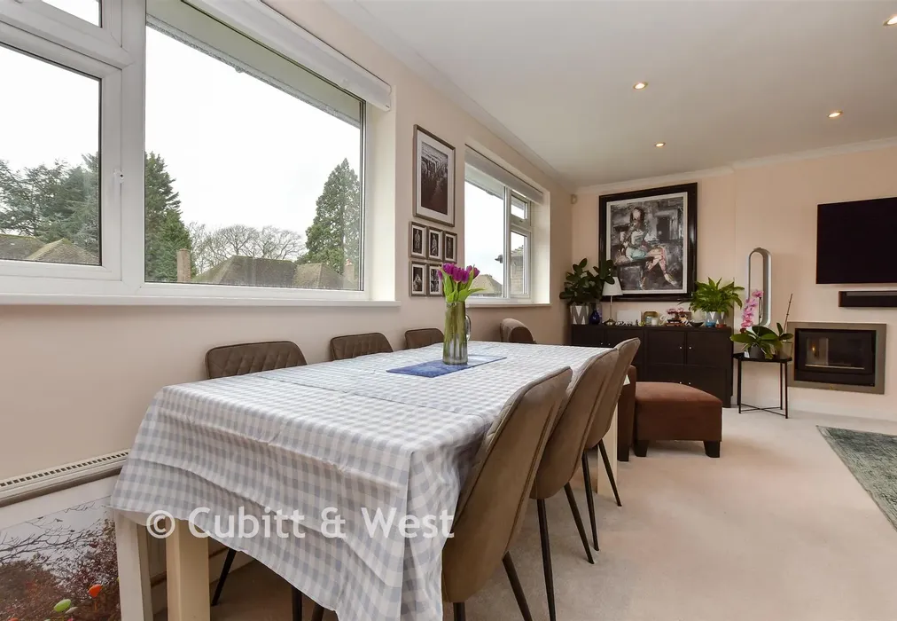 Dining Area - Courtlands Crescent, Banstead, Surrey - Wards of Kent
