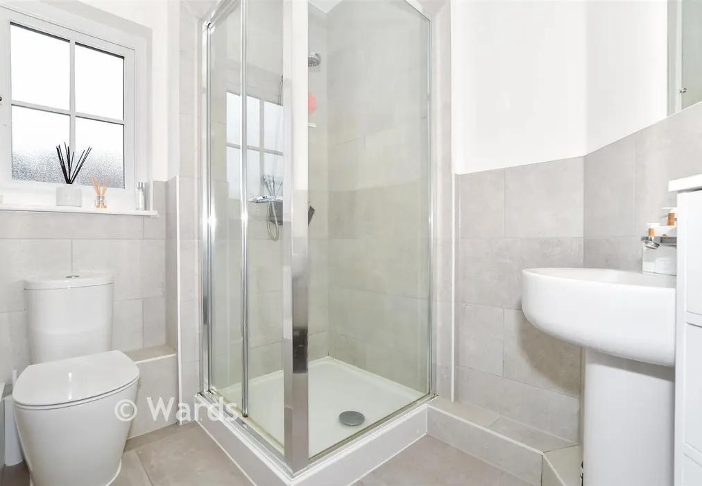 En-Suite Shower Room - Thomas Road, Aylesford, Kent - Wards of Kent