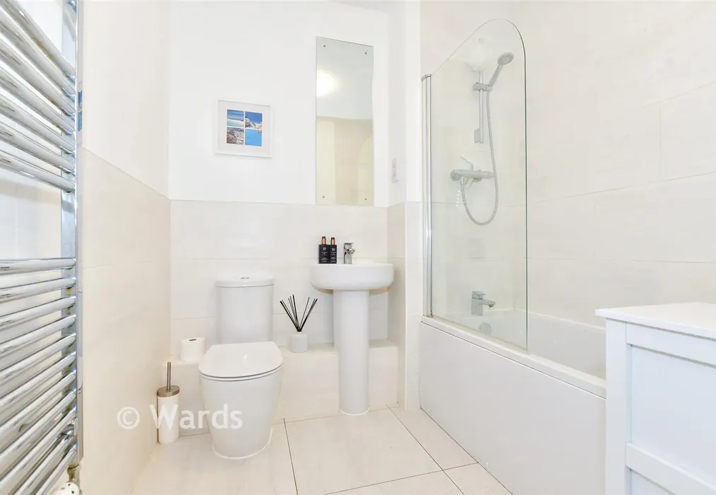 Bathroom - Thomas Road, Aylesford, Kent - Wards of Kent