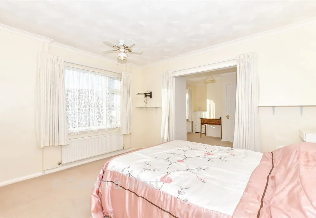 Bedroom 1 - Birch Tree Drive, Emsworth, Hampshire - Wards of Kent