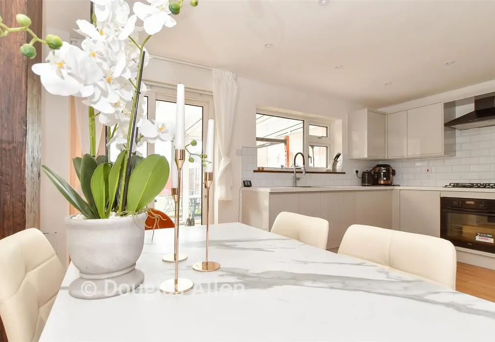 Kitchen/Diner - Walton Road, Romford, Essex - Wards of Kent