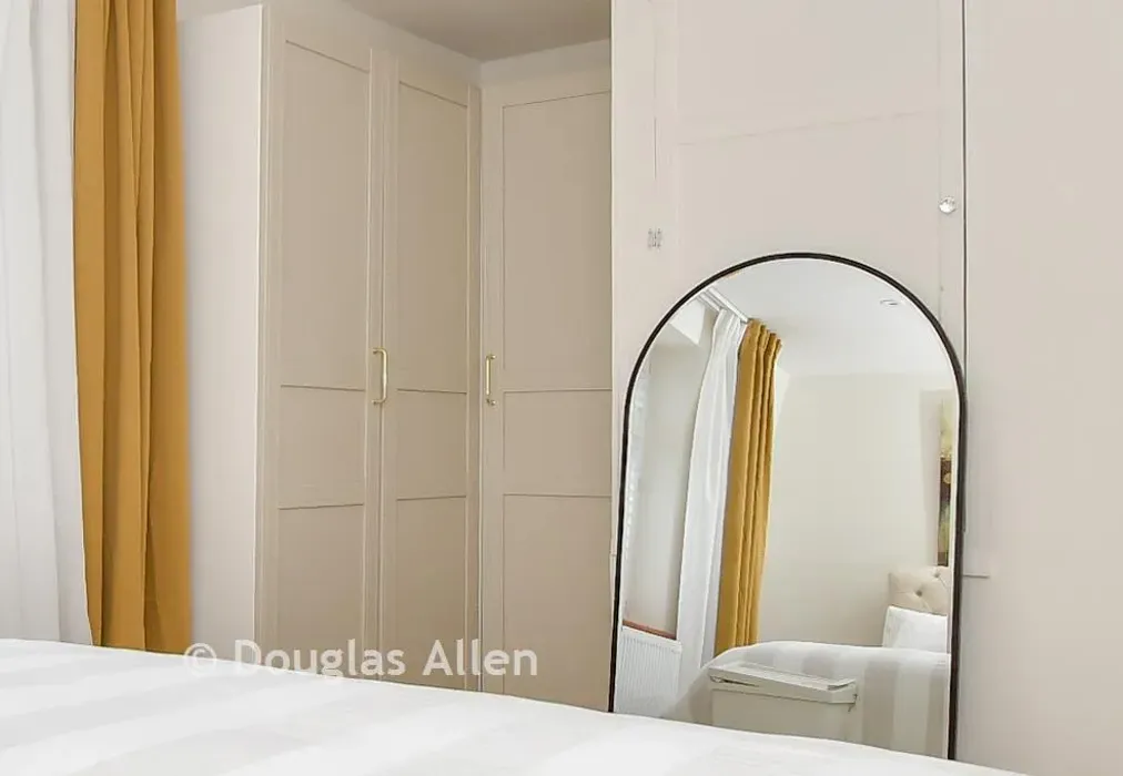 Internal Lifestyle Photograph - Walton Road, Romford, Essex - Wards of Kent