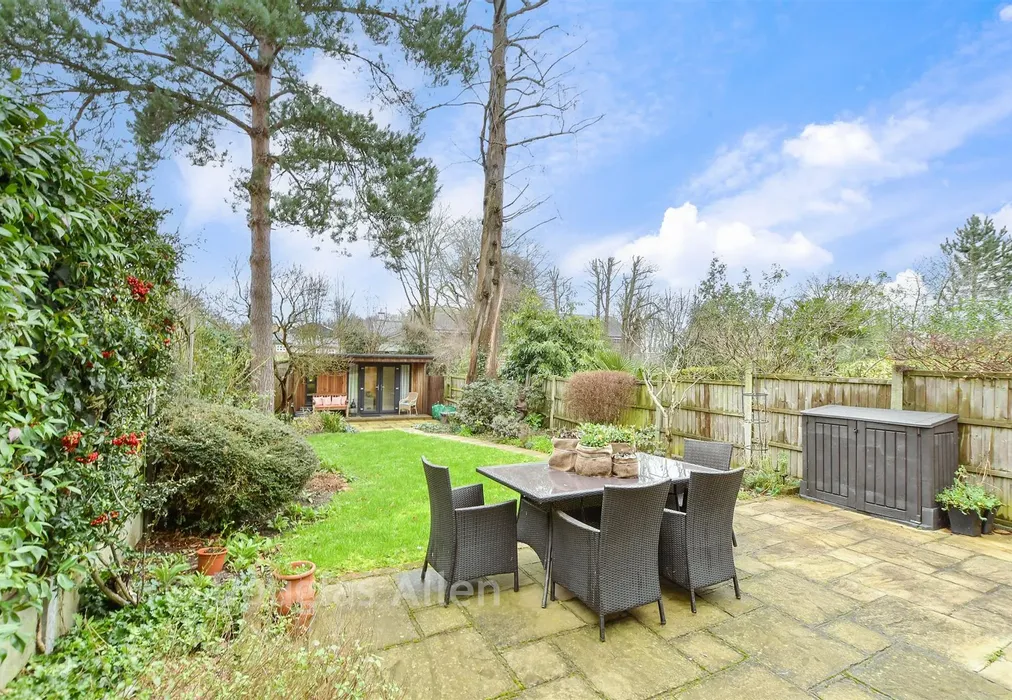 Rear Garden - Empress Avenue, Woodford Green, Essex - Wards of Kent