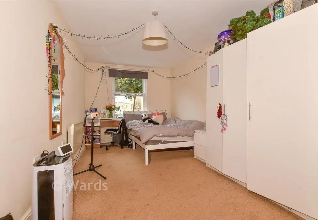 Bedroom 1 - Bingley Court, Canterbury, Kent - Wards of Kent
