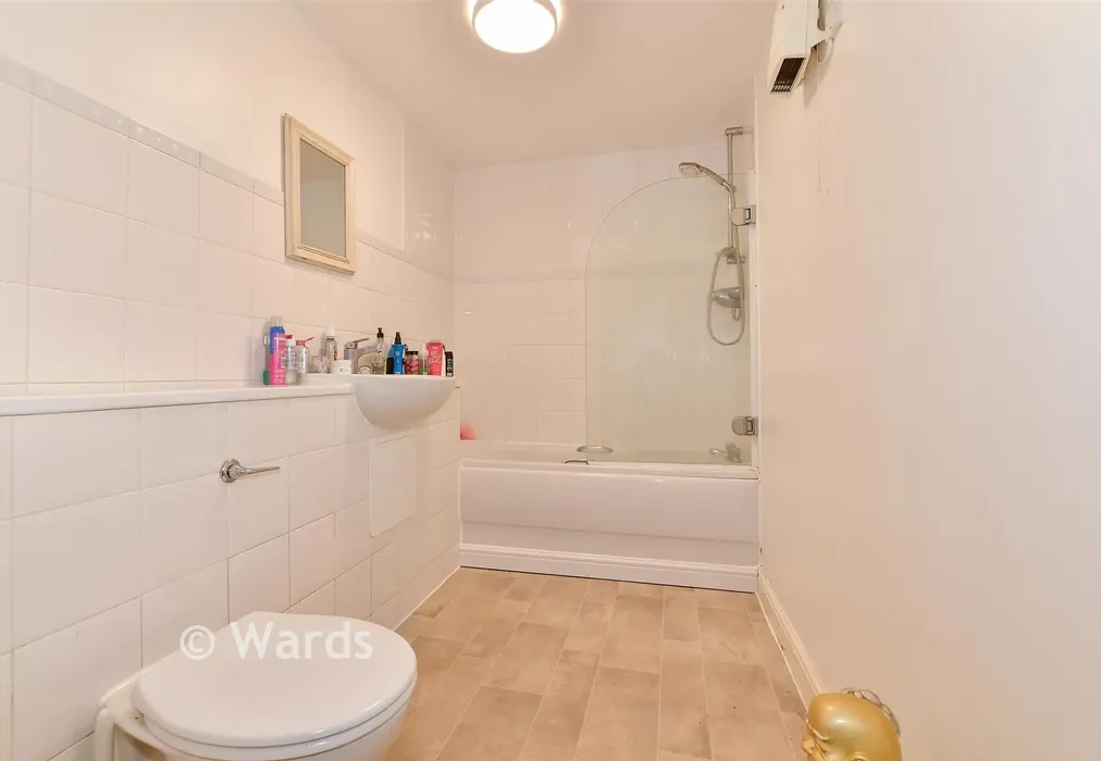 Bathroom - Bingley Court, Canterbury, Kent - Wards of Kent