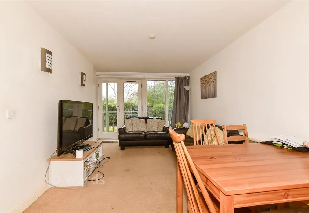 Lounge - Bingley Court, Canterbury, Kent - Wards of Kent