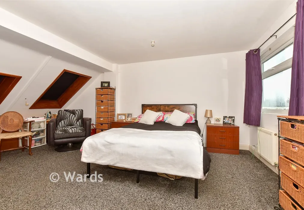 Bedroom 1 - Park Avenue, Birchington, Kent - Wards of Kent
