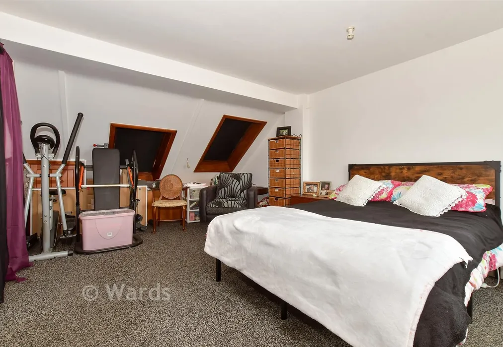 Bedroom 1 - Park Avenue, Birchington, Kent - Wards of Kent