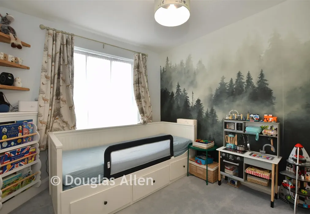 Bedroom 2 - Forest Court, Wanstead, London - Wards of Kent