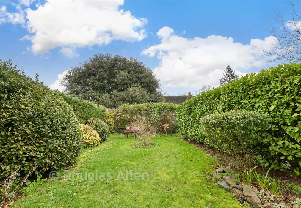 Communal Gardens - Forest Court, Wanstead, London - Wards of Kent