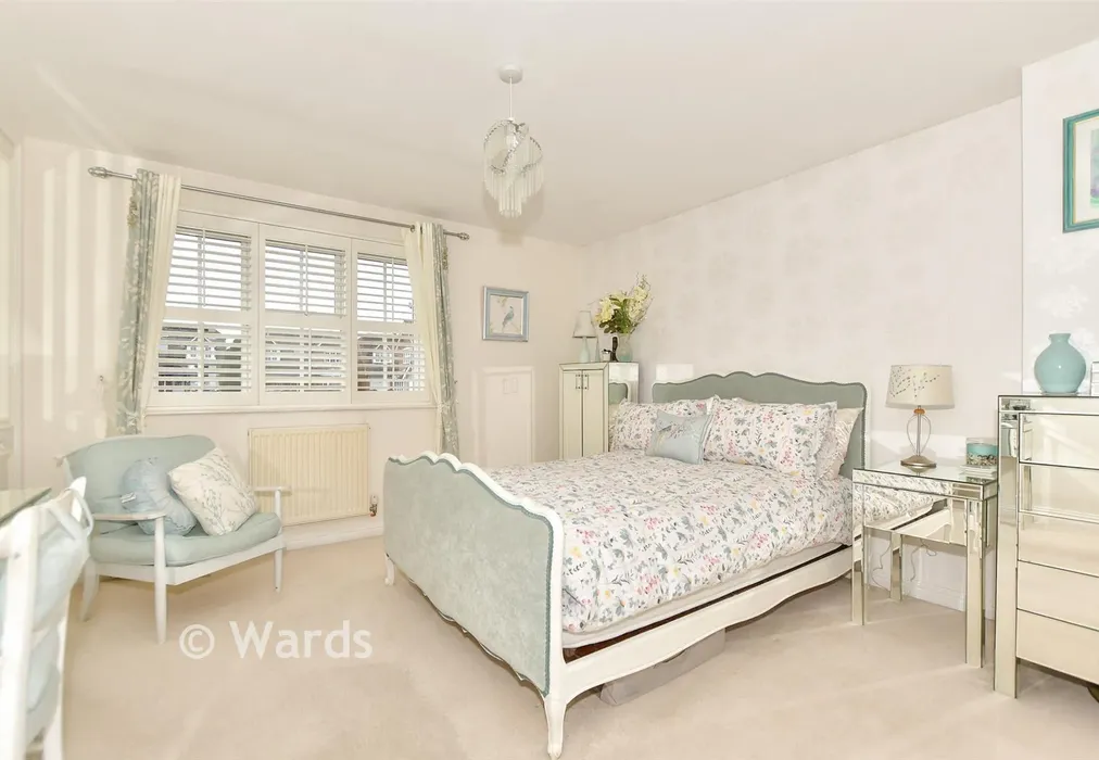 Bedroom 1 - Manor Farm Close, Lympne, Kent - Wards of Kent