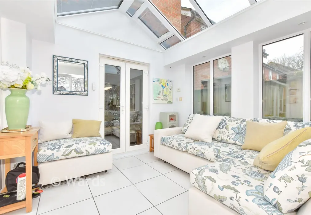 Conservatory - Manor Farm Close, Lympne, Kent - Wards of Kent