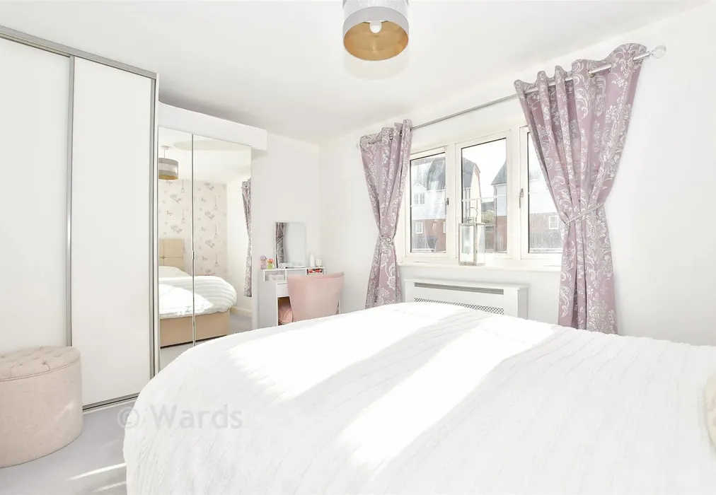 Bedroom 1 - Tovil Green Lane, Maidstone, Kent - Wards of Kent