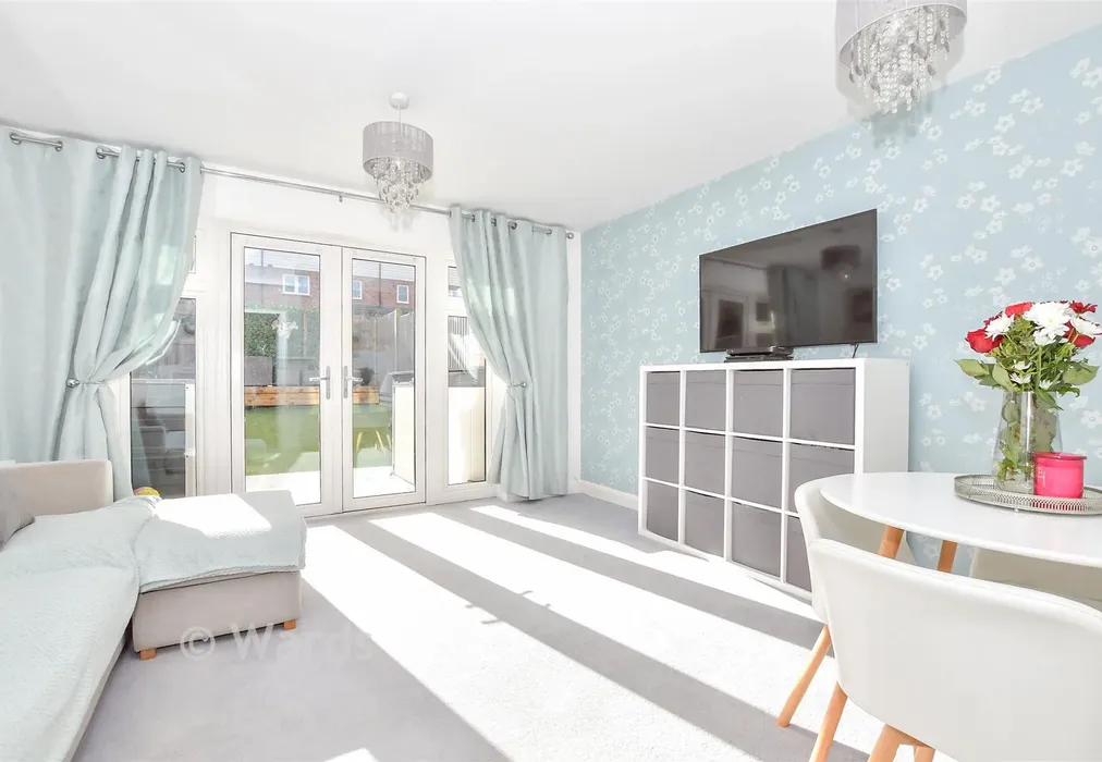 Lounge/Diner - Tovil Green Lane, Maidstone, Kent - Wards of Kent