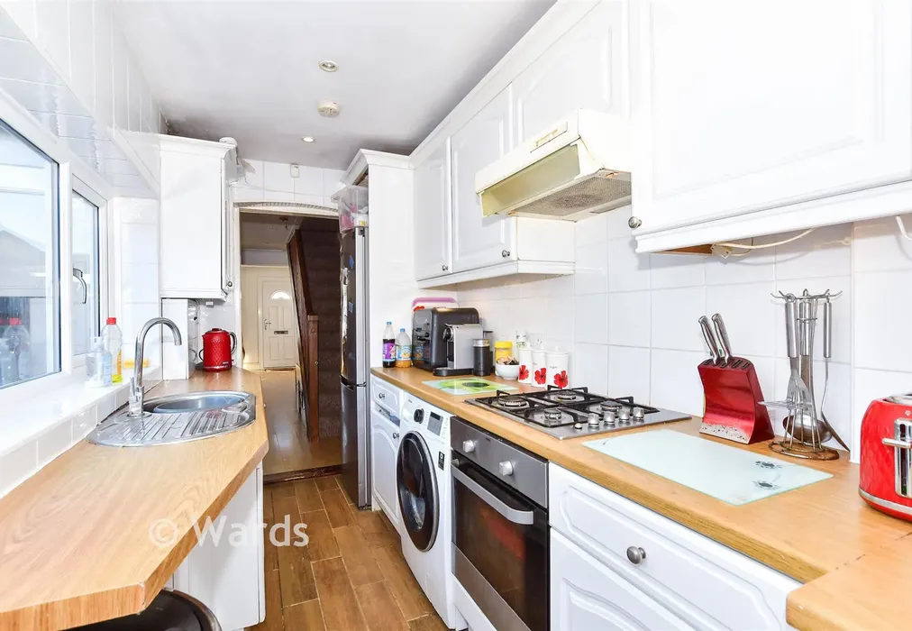 Kitchen - Portland Place, Snodland, Kent - Wards of Kent