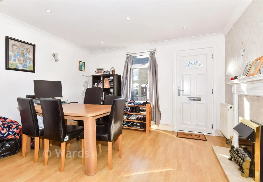 Lounge - Portland Place, Snodland, Kent - Wards of Kent