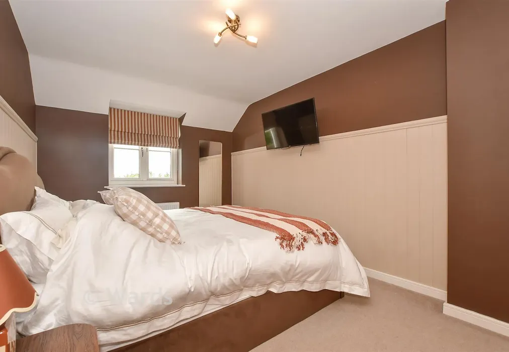 Bedroom 1 - Old School Place, Headcorn, Kent - Wards of Kent