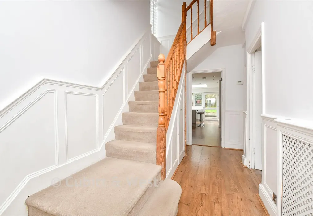 Entrance Hall - Hindhead Way, Wallington, Surrey - Wards of Kent