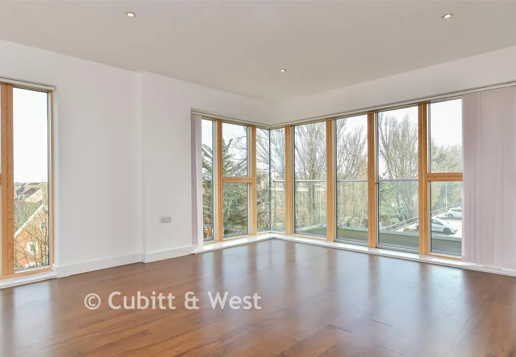 Kitchen/ Lounge - The Causeway, Goring-By-Sea, Worthing, West Sussex - Wards of Kent