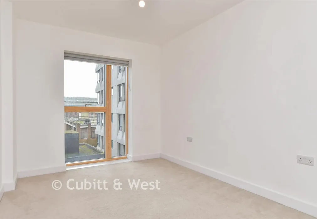 Bedroom 2 - The Causeway, Goring-By-Sea, Worthing, West Sussex - Wards of Kent