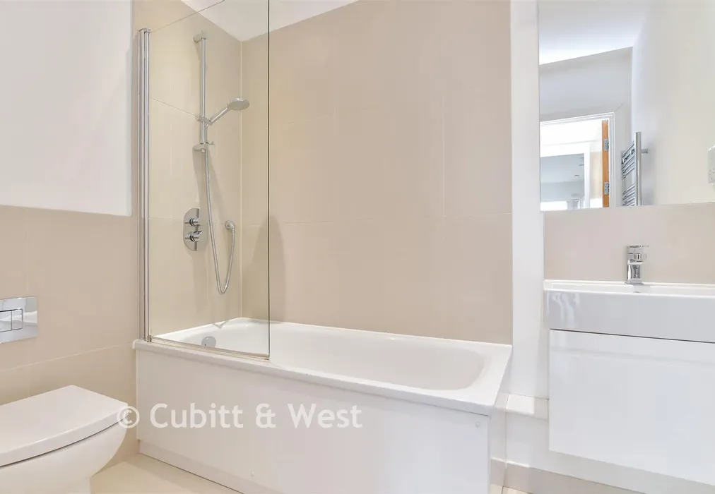 Bathroom - The Causeway, Goring-By-Sea, Worthing, West Sussex - Wards of Kent