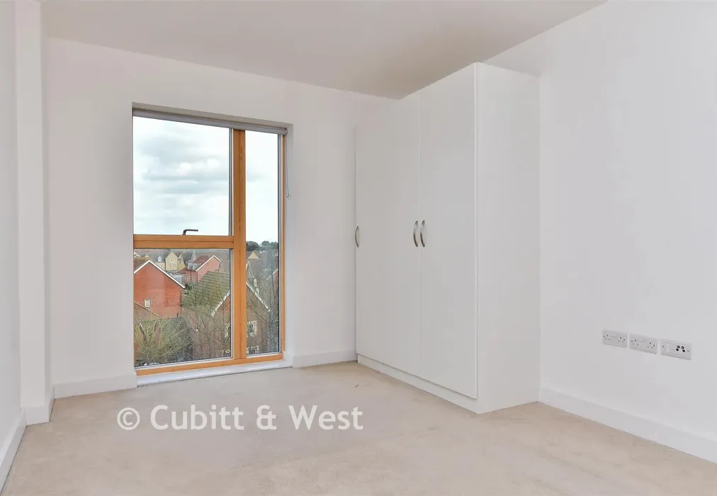 Bedroom 1 - The Causeway, Goring-By-Sea, Worthing, West Sussex - Wards of Kent