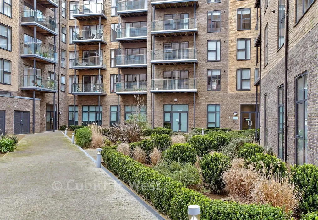 Communal Gardens - The Causeway, Goring-By-Sea, Worthing, West Sussex - Wards of Kent