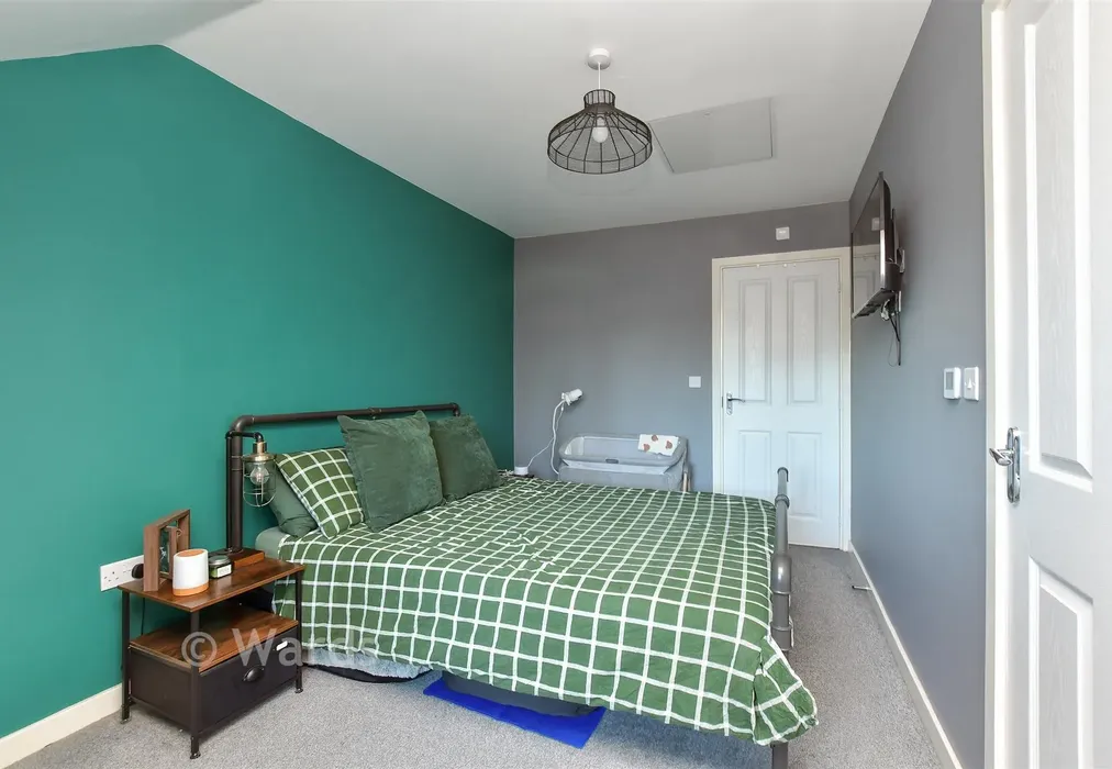 Bedroom 1 - Hop Garden Crescent, Newington, Kent - Wards of Kent