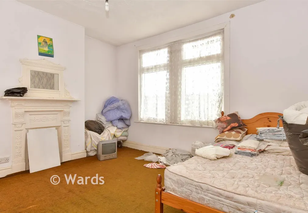 Bedroom 1 - Luton Road, Chatham, Kent - Wards of Kent