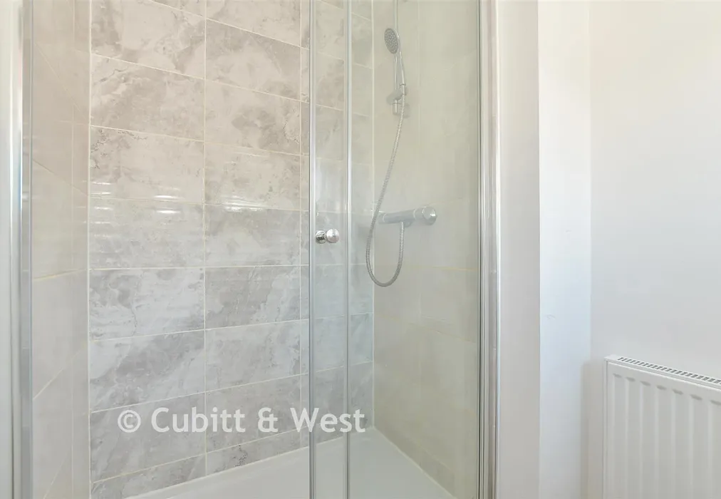 En-Suite - Valley Drive, Forge Wood, Crawley, West Sussex - Wards of Kent