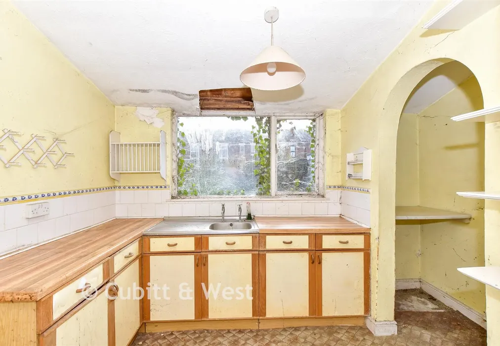 Kitchen - Oriel Road, North End, Portsmouth, Hampshire - Wards of Kent