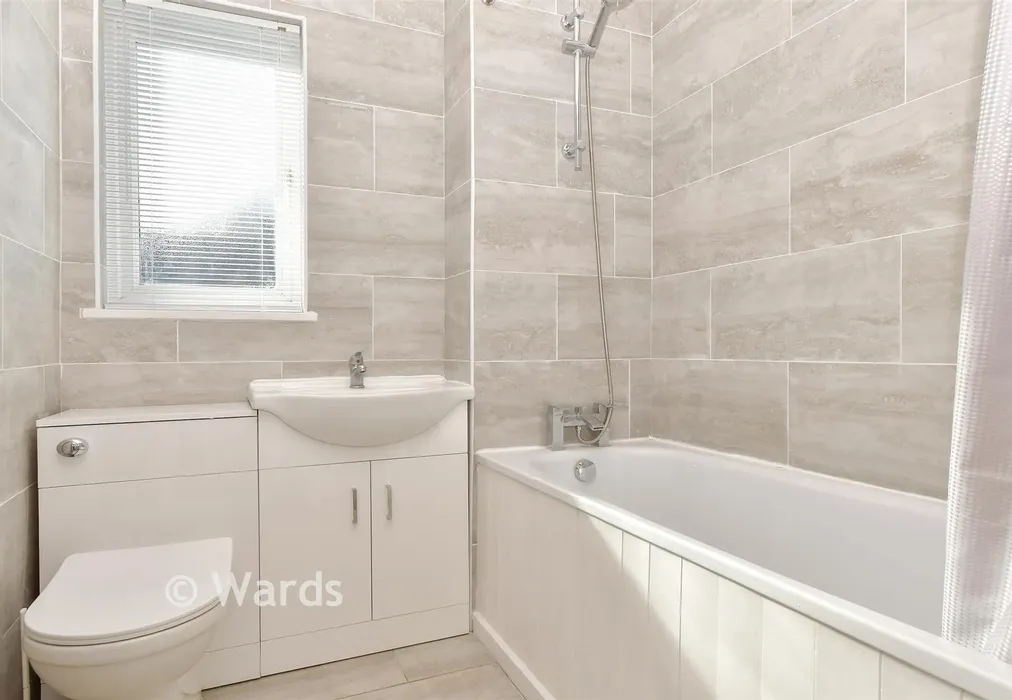 Bathroom - Harvel Avenue, Strood, Rochester, Kent - Wards of Kent