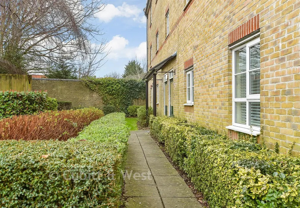 Communal Gardens - Coldstream Road, Caterham, Surrey - Wards of Kent