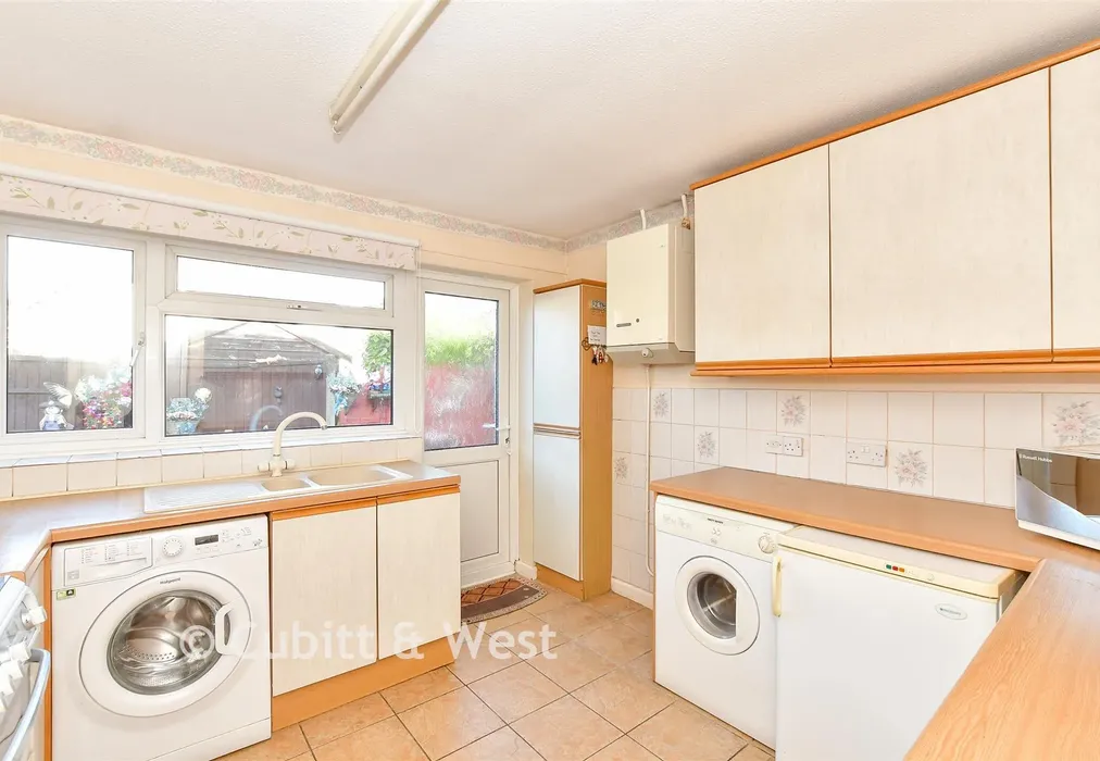 Kitchen - Churcher Road, Westbourne, Hampshire - Wards of Kent