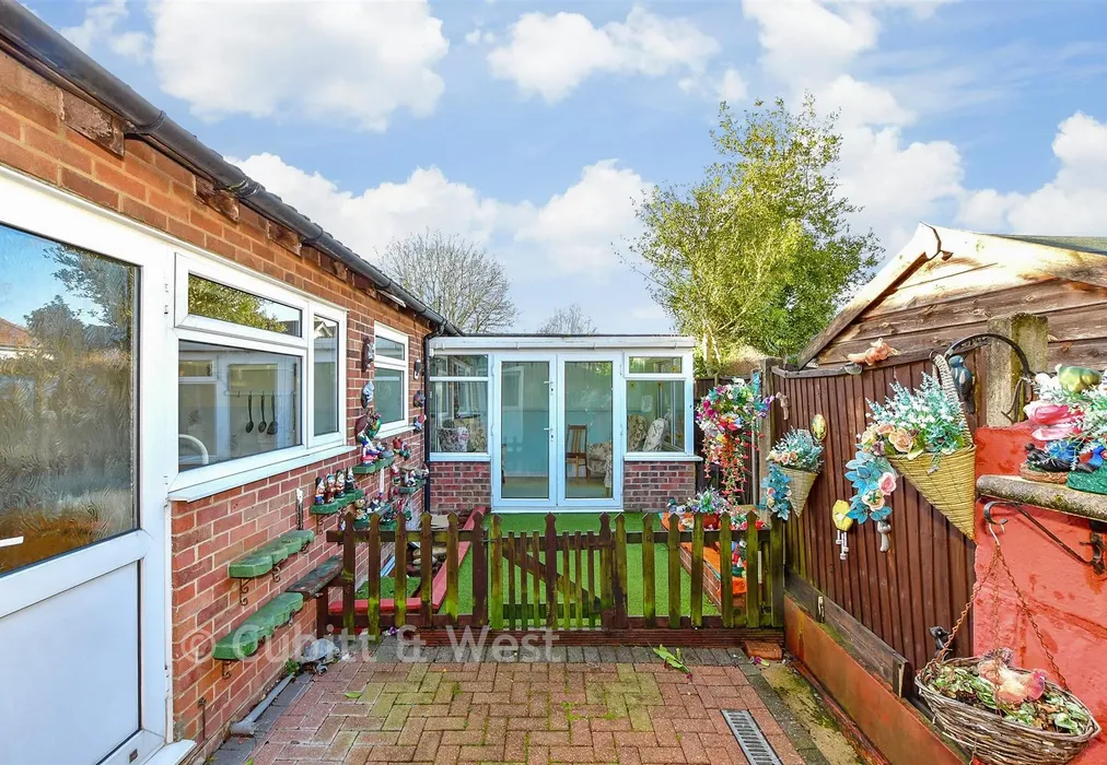 Rear Garden - Churcher Road, Westbourne, Hampshire - Wards of Kent