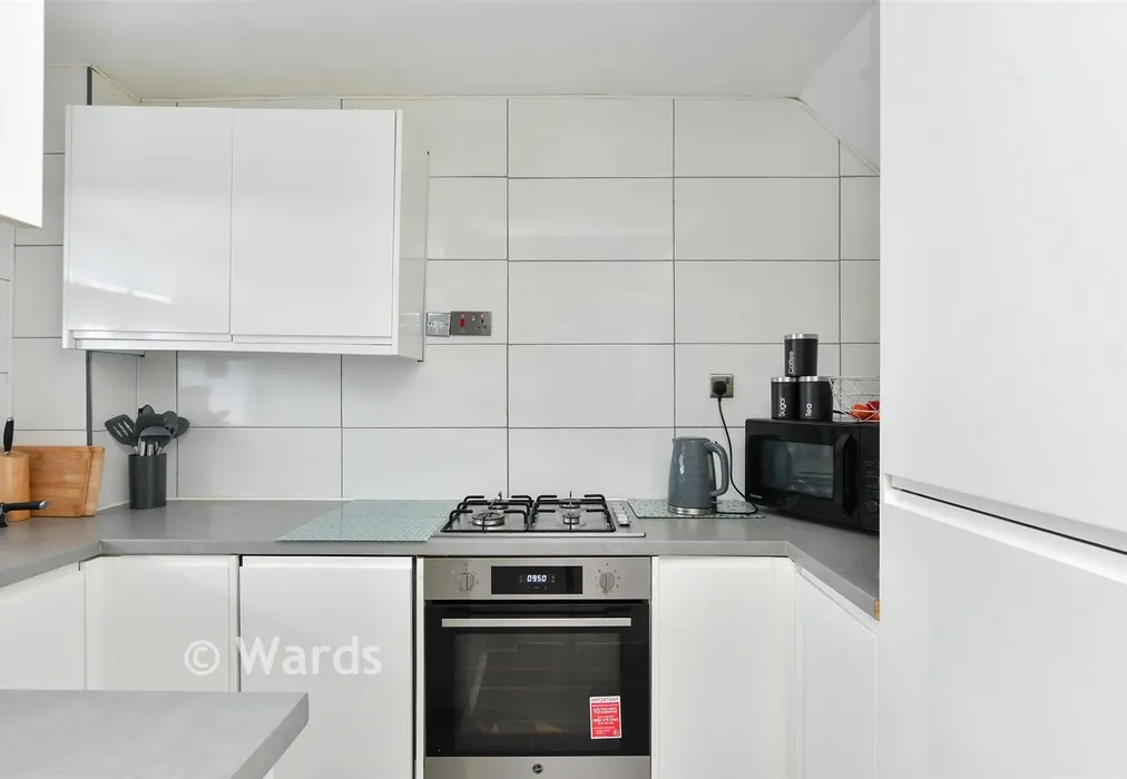 Kitchen - Lindridge Close, Herne Bay, Kent - Wards of Kent