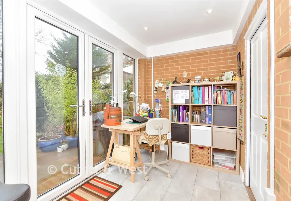 Study - Chadderton Gardens, Portsmouth, Hampshire - Wards of Kent