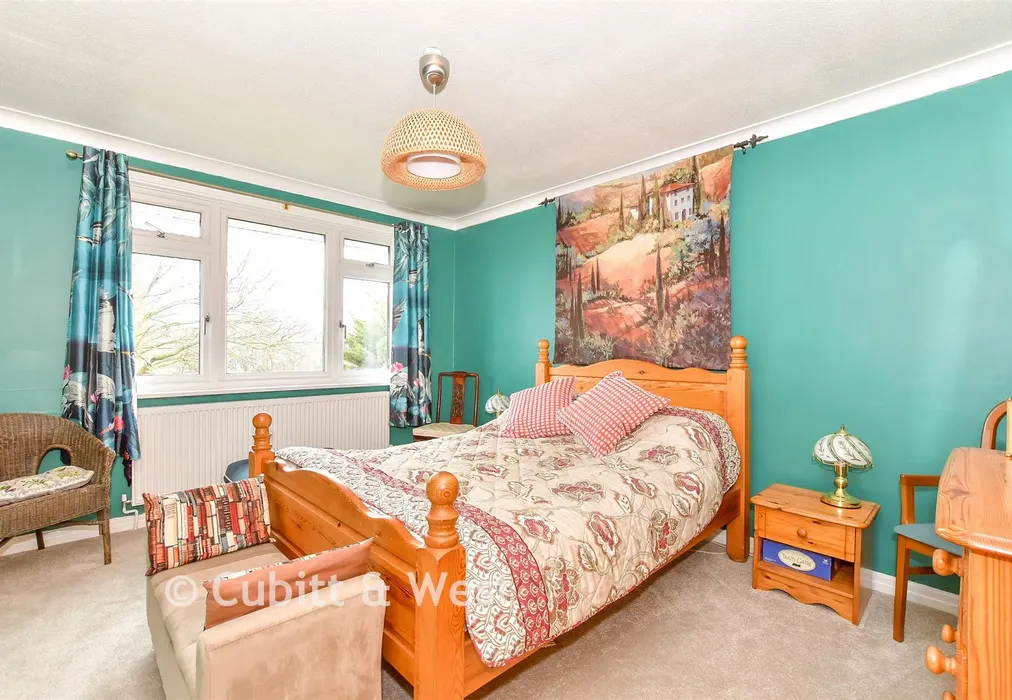 Bedroom 2 - Chadderton Gardens, Portsmouth, Hampshire - Wards of Kent