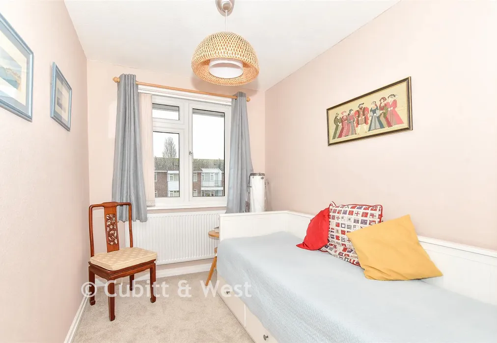Bedroom 3 - Chadderton Gardens, Portsmouth, Hampshire - Wards of Kent