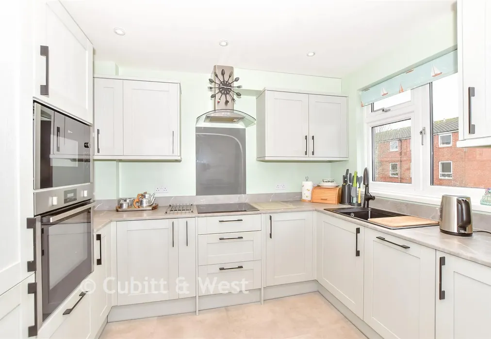Kitchen - Chadderton Gardens, Portsmouth, Hampshire - Wards of Kent