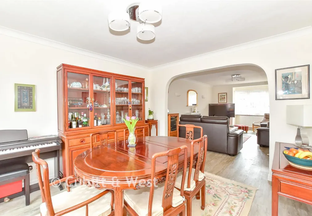 Dining Area - Chadderton Gardens, Portsmouth, Hampshire - Wards of Kent