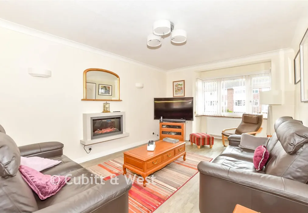 Lounge - Chadderton Gardens, Portsmouth, Hampshire - Wards of Kent