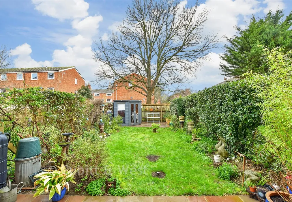 Rear Garden - Chadderton Gardens, Portsmouth, Hampshire - Wards of Kent