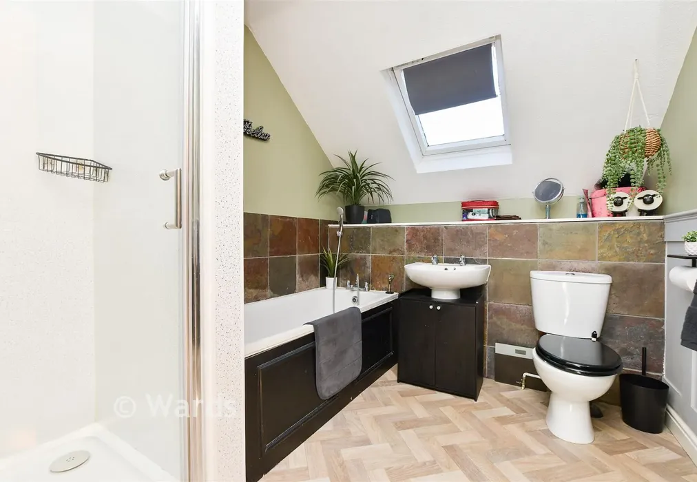Bathroom - Livingstone Road, Broadstairs, Kent - Wards of Kent