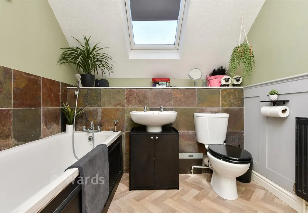 Bathroom - Livingstone Road, Broadstairs, Kent - Wards of Kent