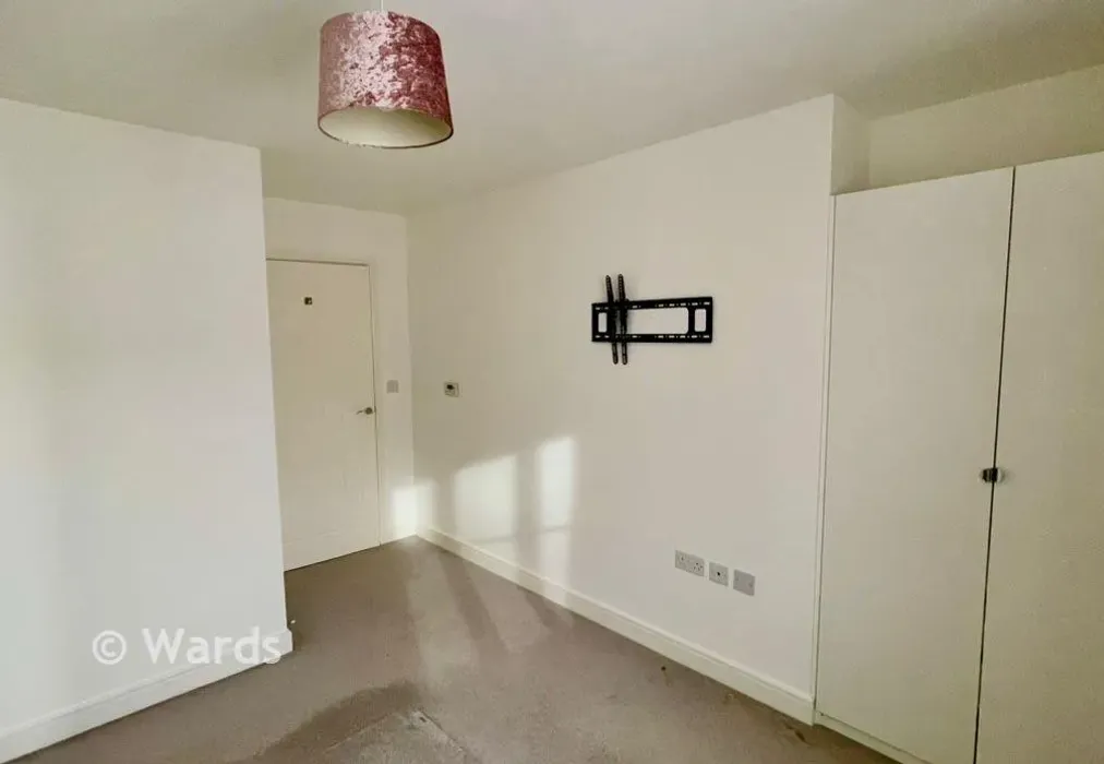 Bedroom 1 - Carpenters Close, Barming, Maidstone, Kent - Wards of Kent