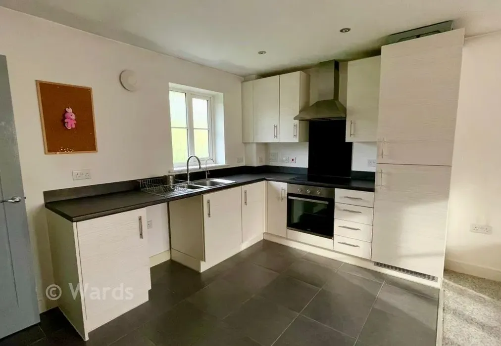 Kitchen - Carpenters Close, Barming, Maidstone, Kent - Wards of Kent