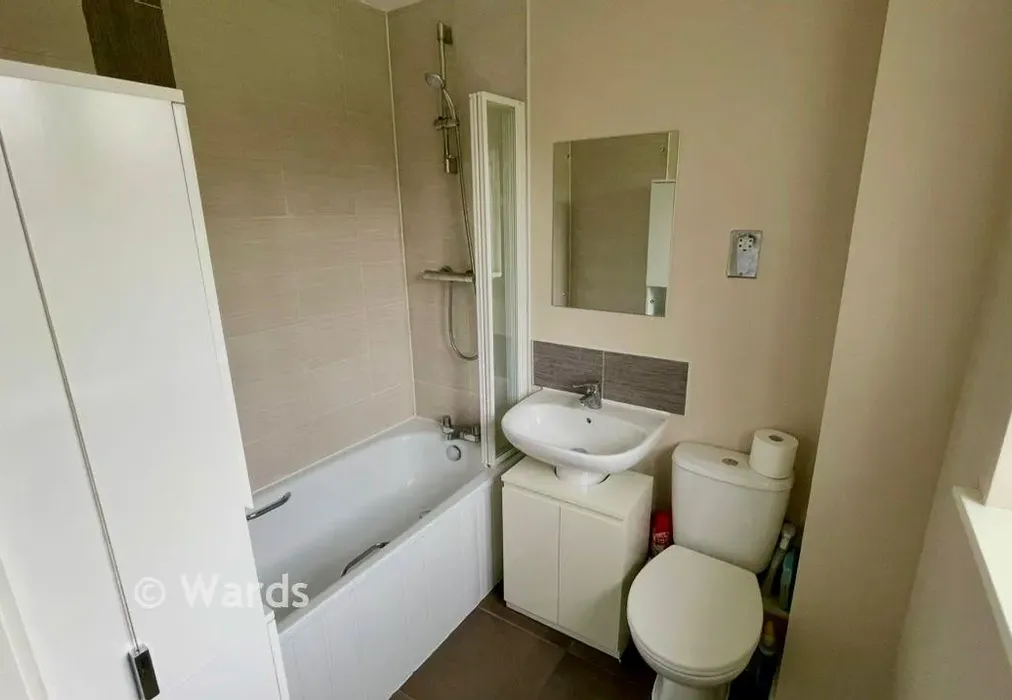 Bathroom - Carpenters Close, Barming, Maidstone, Kent - Wards of Kent